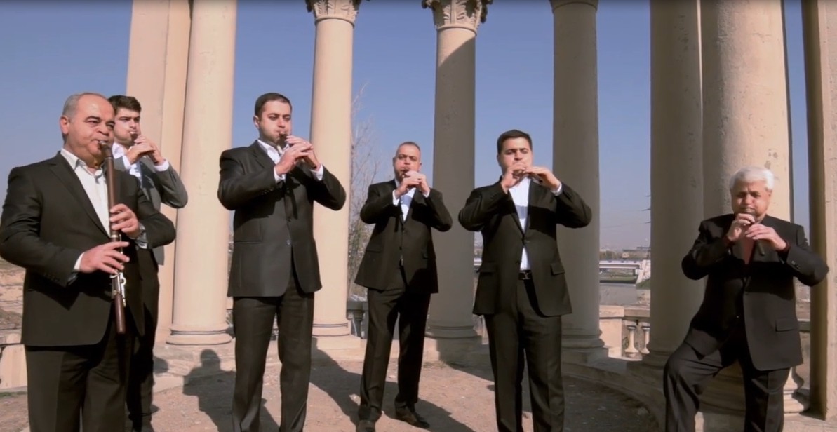 Кадр из фильма Шесть музыкантов на фоне города (2016)