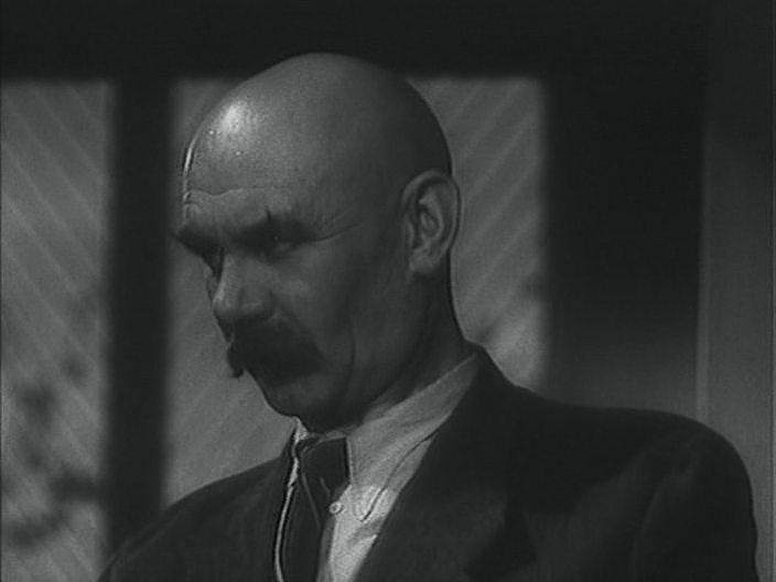 Кадр из фильма Первая перчатка (1946)