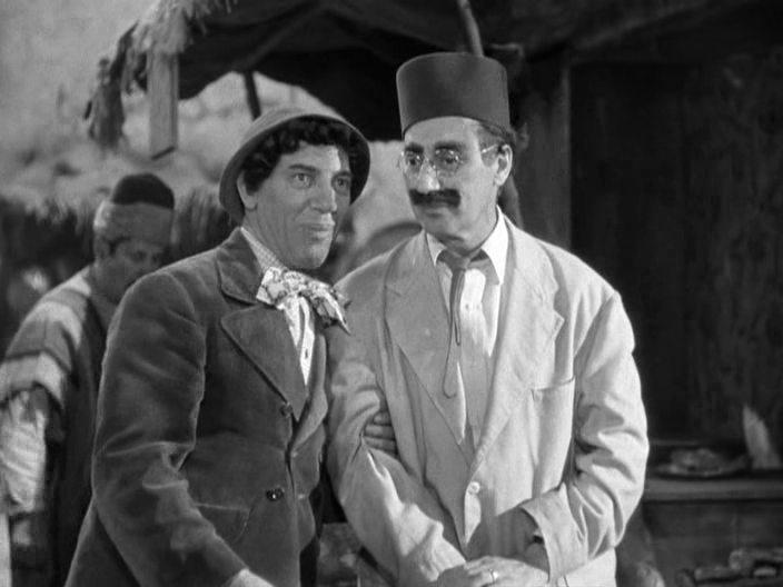 Кадр из фильма Ночь в Касабланке / A Night in Casablanca (1946)