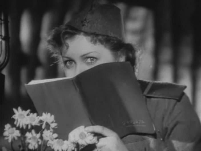 Кадр из фильма Беспокойное хозяйство (1946)
