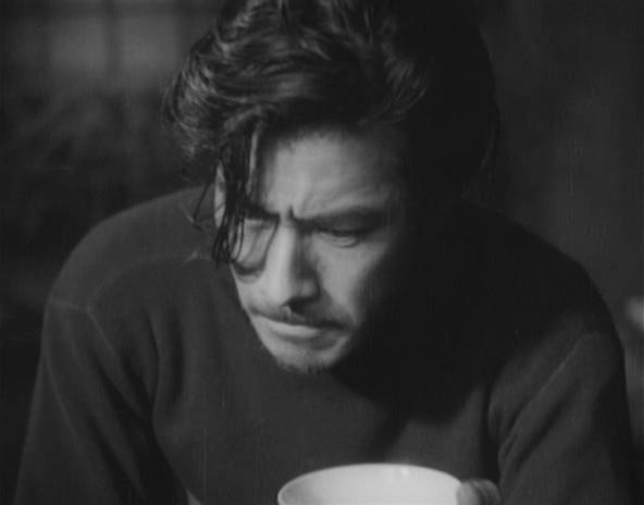Кадр из фильма По ту сторону серебряного хребта / Ginrei no hate (1947)