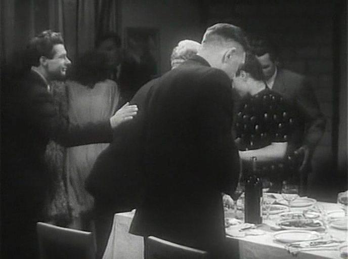 Кадр из фильма Центр нападения (1947)