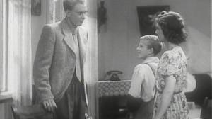 Кадры из фильма Центр нападения (1947)