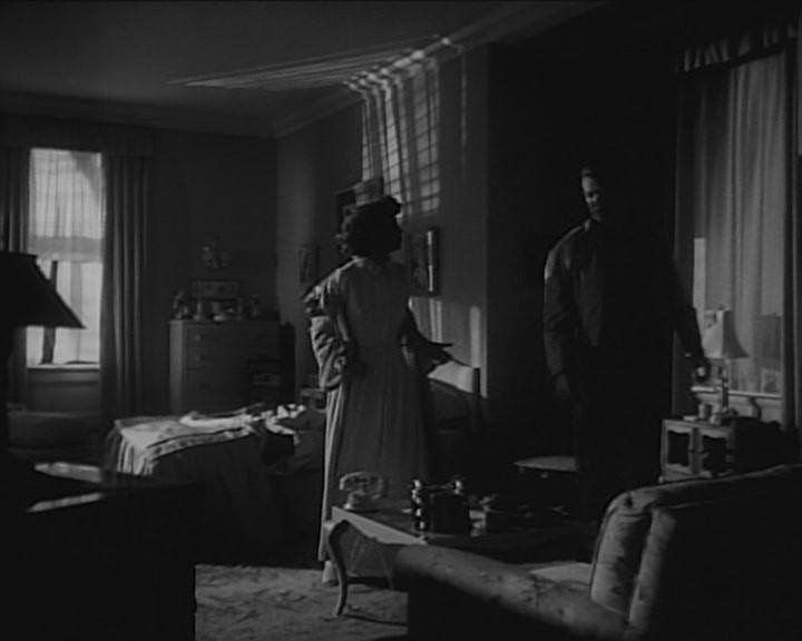Кадр из фильма Грязная сделка / Raw Deal (1948)