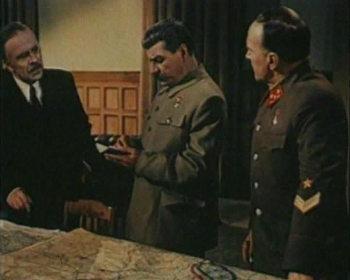 Кадр из фильма Падение Берлина (1949)