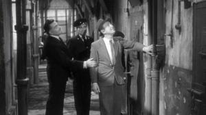 Кадры из фильма Гару-Гару, проходящий сквозь стены / Garou-Garou Le Passe-Muraille (1951)