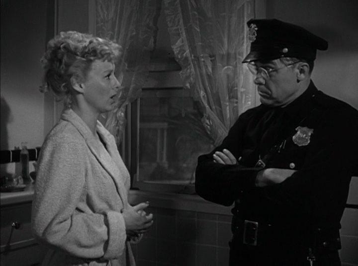 Кадр из фильма Вор / The Prowler (1951)