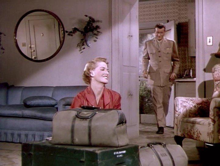 Кадр из фильма Горящий полет / Flying Leathernecks (1951)