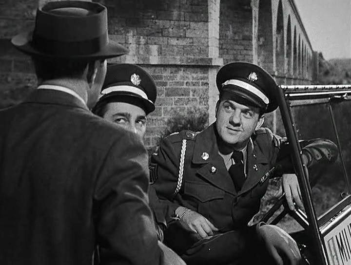 Кадр из фильма Дипкурьер / Diplomatic Courier (1952)