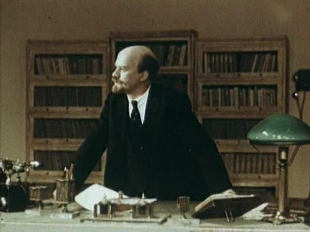 Кадр из фильма Незабываемый 1919 год (1952)