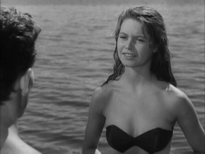 Кадр из фильма Манина, девушка без покрывала / Trainwreck (1952)