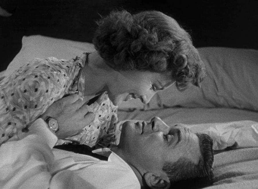 Кадр из фильма Магнитный монстр / The Magnetic Monster (1953)