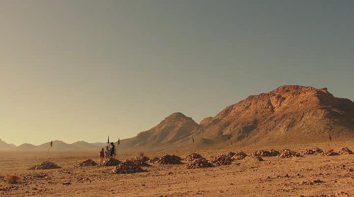Кадр из фильма Тропа гиены / Hyena Road (2015)