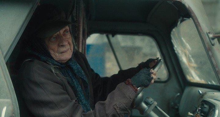 Кадр из фильма Леди в фургоне / The Lady in the Van (2015)