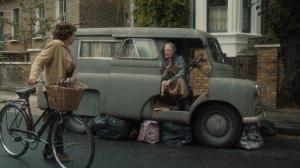 Кадры из фильма Леди в фургоне / The Lady in the Van (2015)
