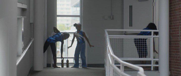 Кадр из фильма Приступы / The Fits (2015)