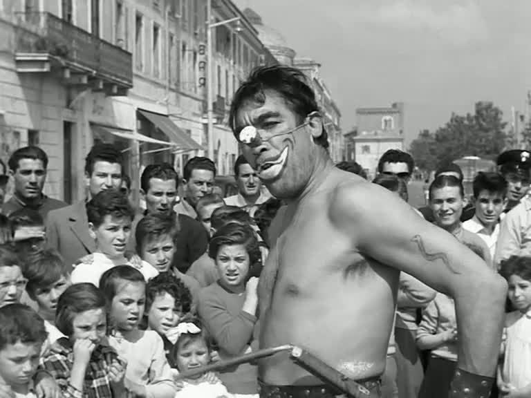 Кадр из фильма Дорога / La strada (1954)