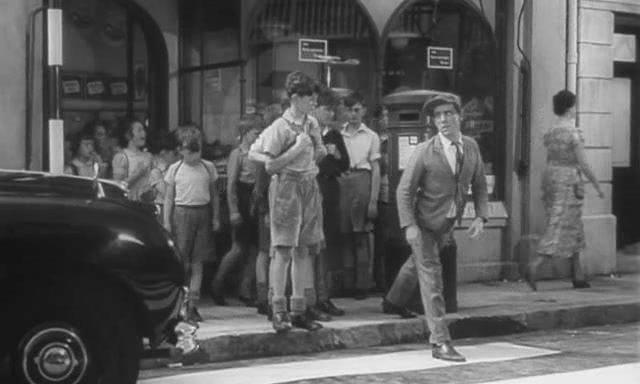 Кадр из фильма Мистер Питкин: К лучшему / Mister Pitkin: One Good Turn (1955)