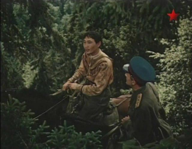 Кадр из фильма Опасные тропы (1955)