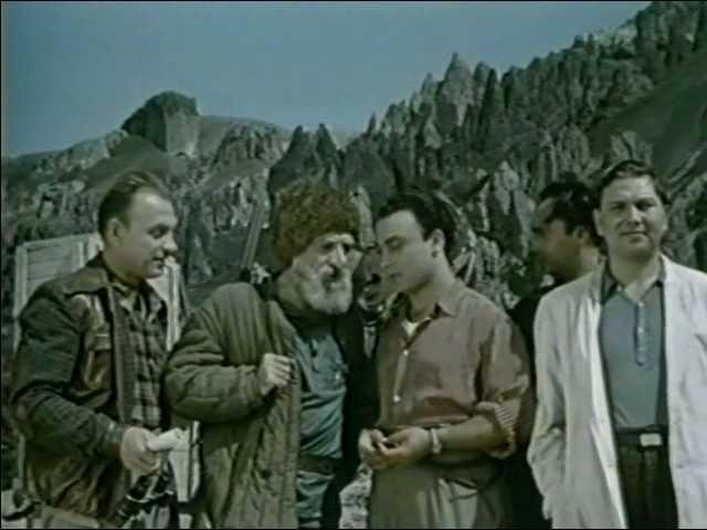 Кадр из фильма Призраки покидают вершины (1955)