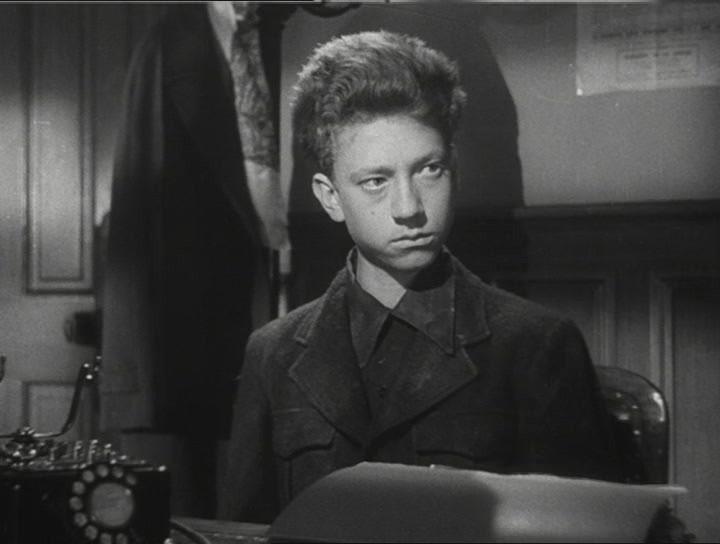 Кадр из фильма Бродячие собаки без ошейников / Chiens perdus sans collier (1955)