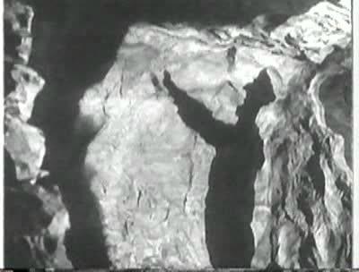 Кадр из фильма Высота 24 не отвечает / Giv'a 24 Eina Ona (1955)