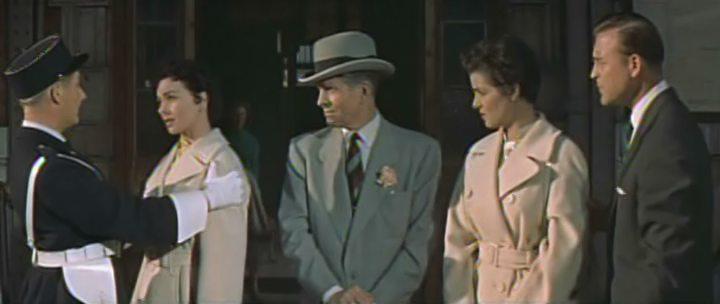 Кадр из фильма Джентльмены женятся на брюнетках / Gentlemen Marry Brunettes (1955)