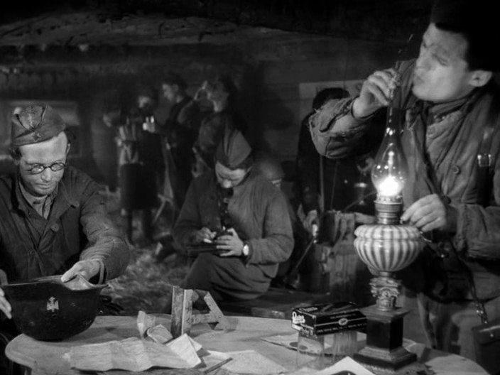 Кадр из фильма Солдаты (1956)