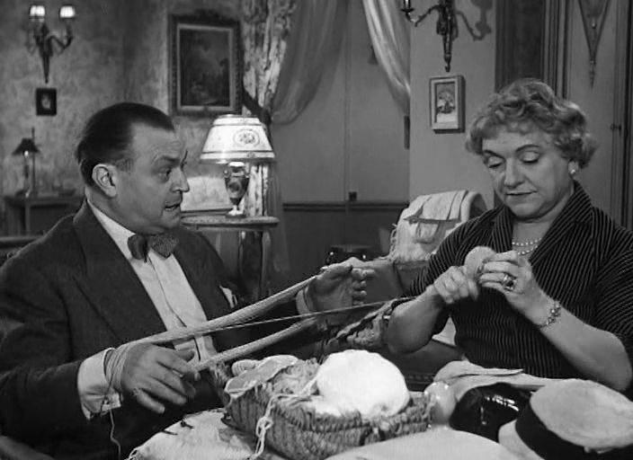 Кадр из фильма Малютки у простофили / Bebes a GoGo (1956)