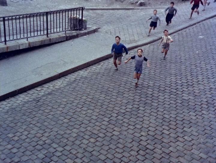 Кадр из фильма Красный шар / Le ballon rouge (1956)