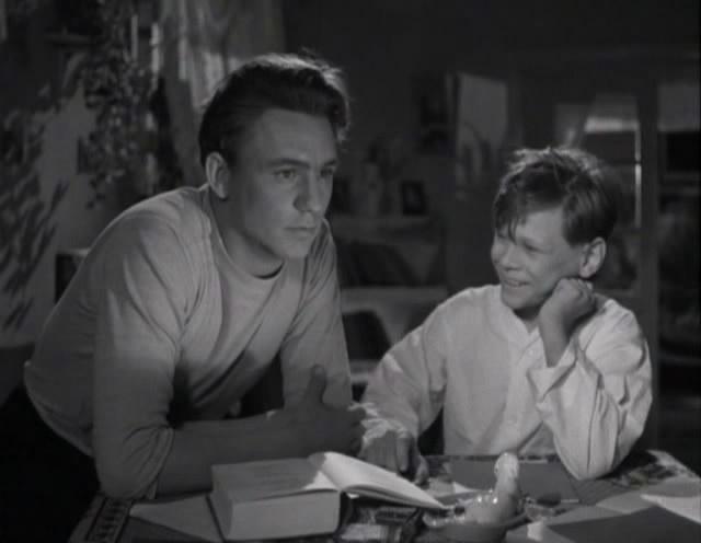 Кадр из фильма Весна на Заречной улице (1956)