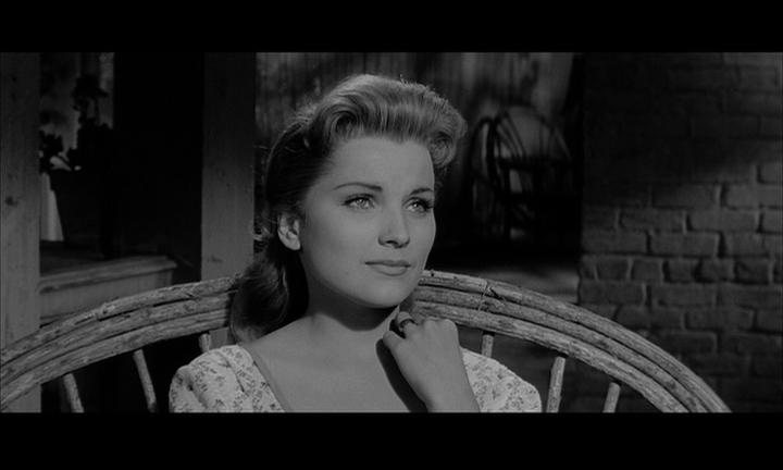 Кадр из фильма Люби меня нежно / Love Me Tender (1956)