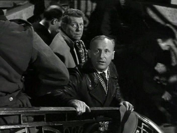 Кадр из фильма Через Париж / La Traversee de Paris (1956)