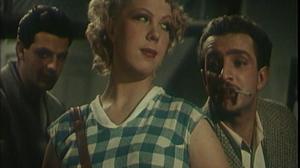 Кадры из фильма Она вас любит (1957)