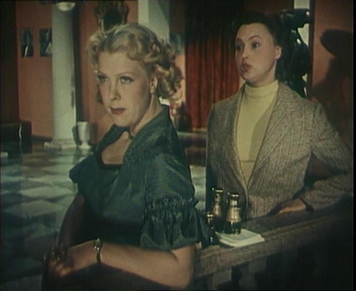 Кадр из фильма Она вас любит (1957)