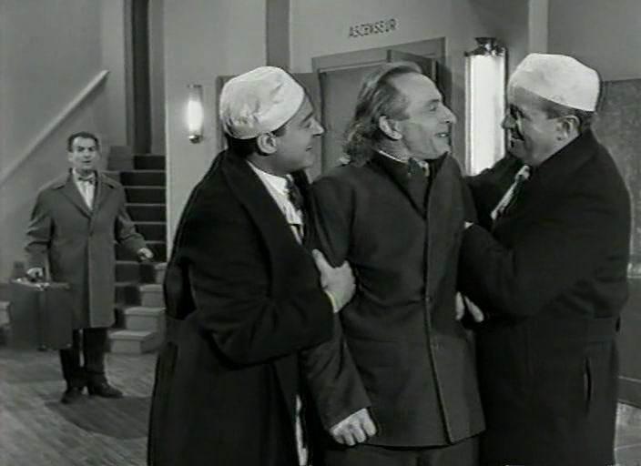 Кадр из фильма Совершенно некстати / Comme un cheveu sur la soupe (1957)