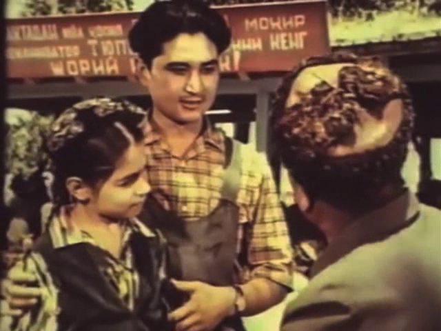 Кадр из фильма Очарован тобой / Maftunigman (1958)