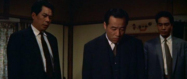 Кадр из фильма Красавица и водородный человек / Bijo to Ekitainingen (1958)
