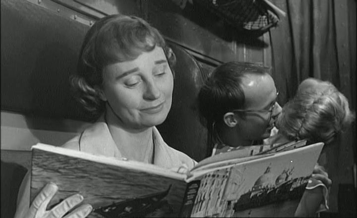Кадр из фильма Призрачное счастье / Le miroir a deux faces (1958)