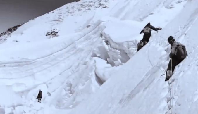 Кадр из фильма Эверест. Достигая невозможного / Beyond the Edge (2015)