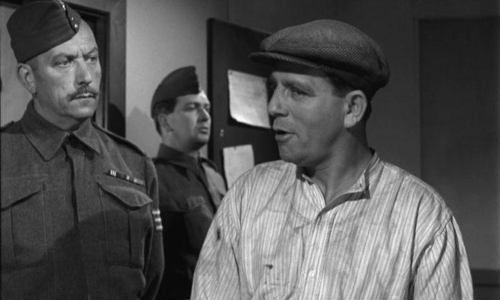 Кадр из фильма Мистер Питкин в тылу врага / The Square Peg (1959)