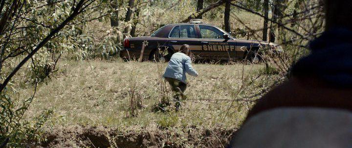 Кадр из фильма Полицейская тачка / Cop Car (2015)