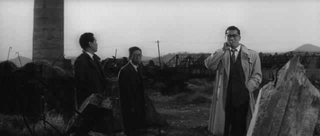 Кадр из фильма Плохие спят спокойно / Warui yatsu hodo yoku nemuru (1960)