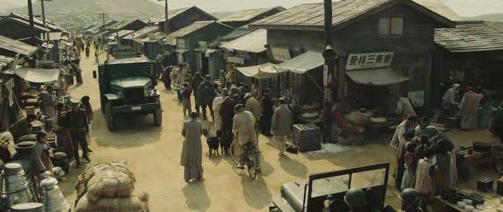 Кадр из фильма Международный рынок / Gukjesijang (2014)