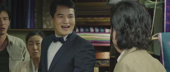 Кадр из фильма Международный рынок / Gukjesijang (2014)