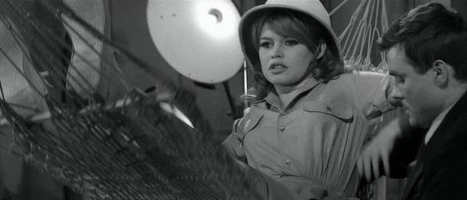 Кадр из фильма Отпустив поводья / La bride sur le cou (1961)