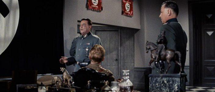 Кадр из фильма Два сапога пара / On the Double (1961)