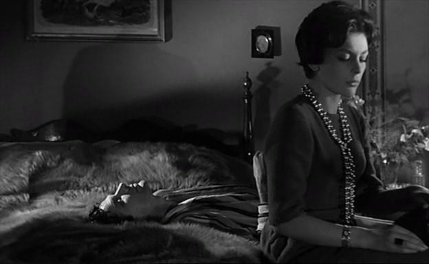 Кадр из фильма Девушка с золотыми глазами / La fille aux yeux d'or (1961)