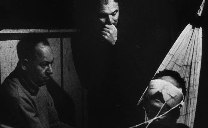 Кадр из фильма Взлётная полоса / La jetée (1962)