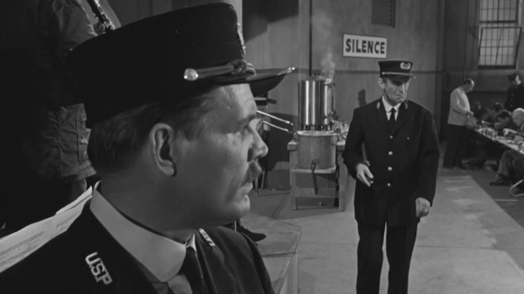 Кадр из фильма Любитель птиц из Алькатраса / Birdman of Alcatraz (1962)